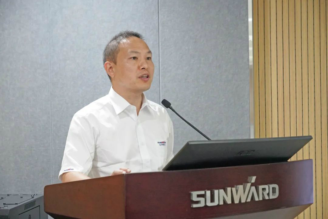 省人大常委會黨組副書記、副主任王柯敏調(diào)研山河智能