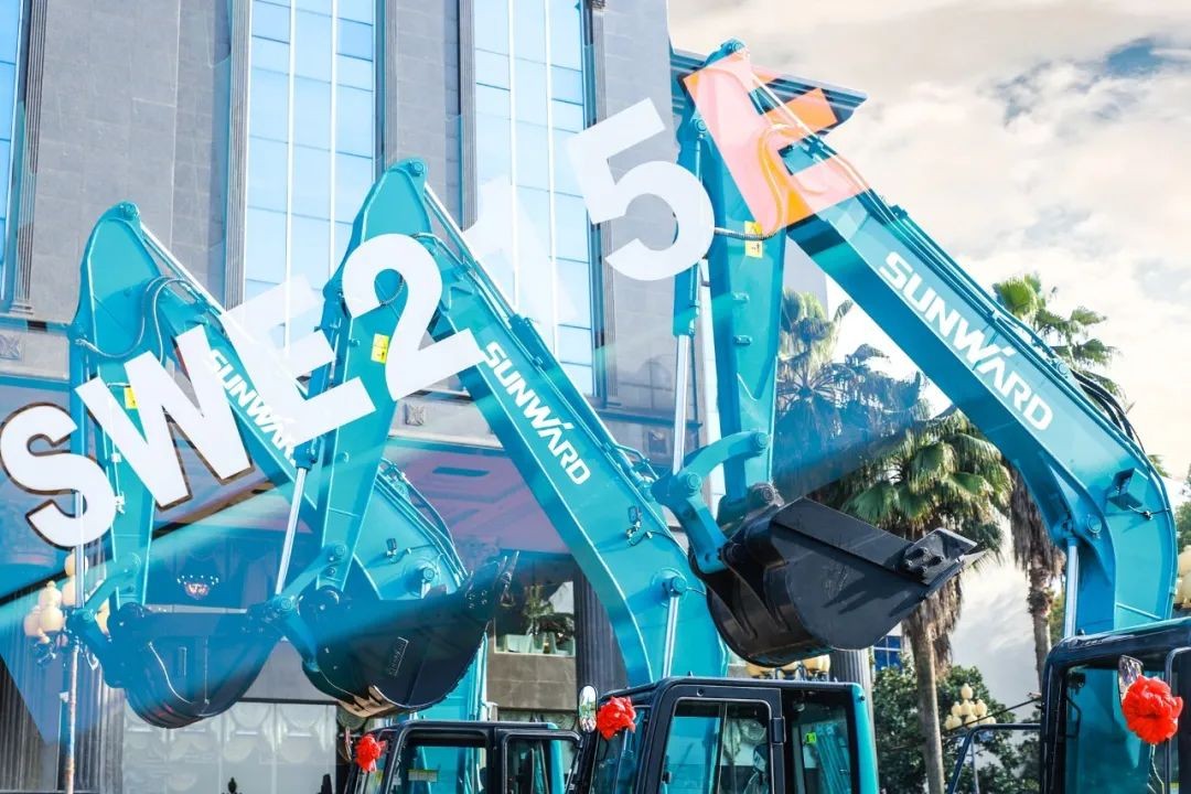 山河智能挖掘機(jī)春季訂貨會(huì)長(zhǎng)沙會(huì)場(chǎng)側(cè)記