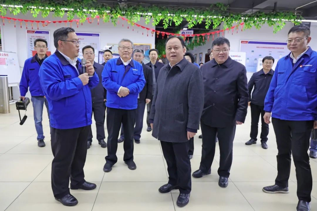 周農(nóng)在山河智能調(diào)研時強(qiáng)調(diào)：企業(yè)工會要大力培養(yǎng)勞模和工匠