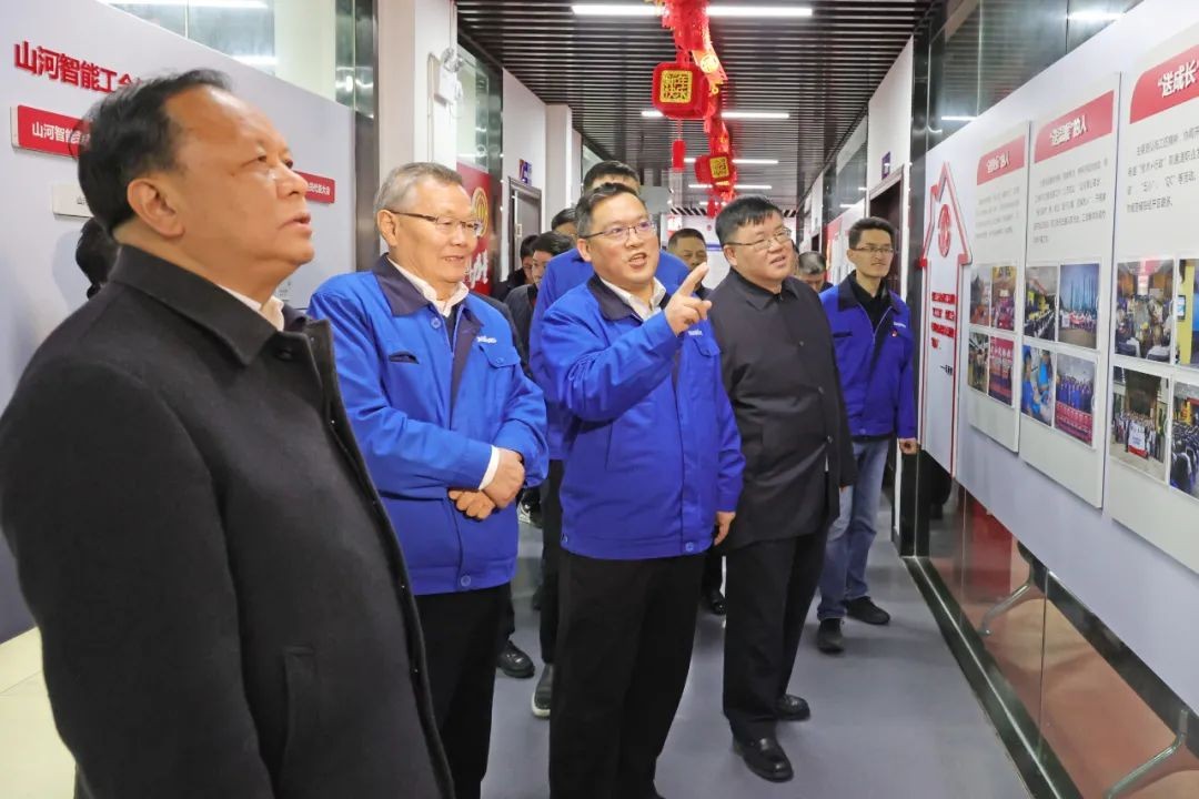 周農(nóng)在山河智能調(diào)研時強(qiáng)調(diào)：企業(yè)工會要大力培養(yǎng)勞模和工匠