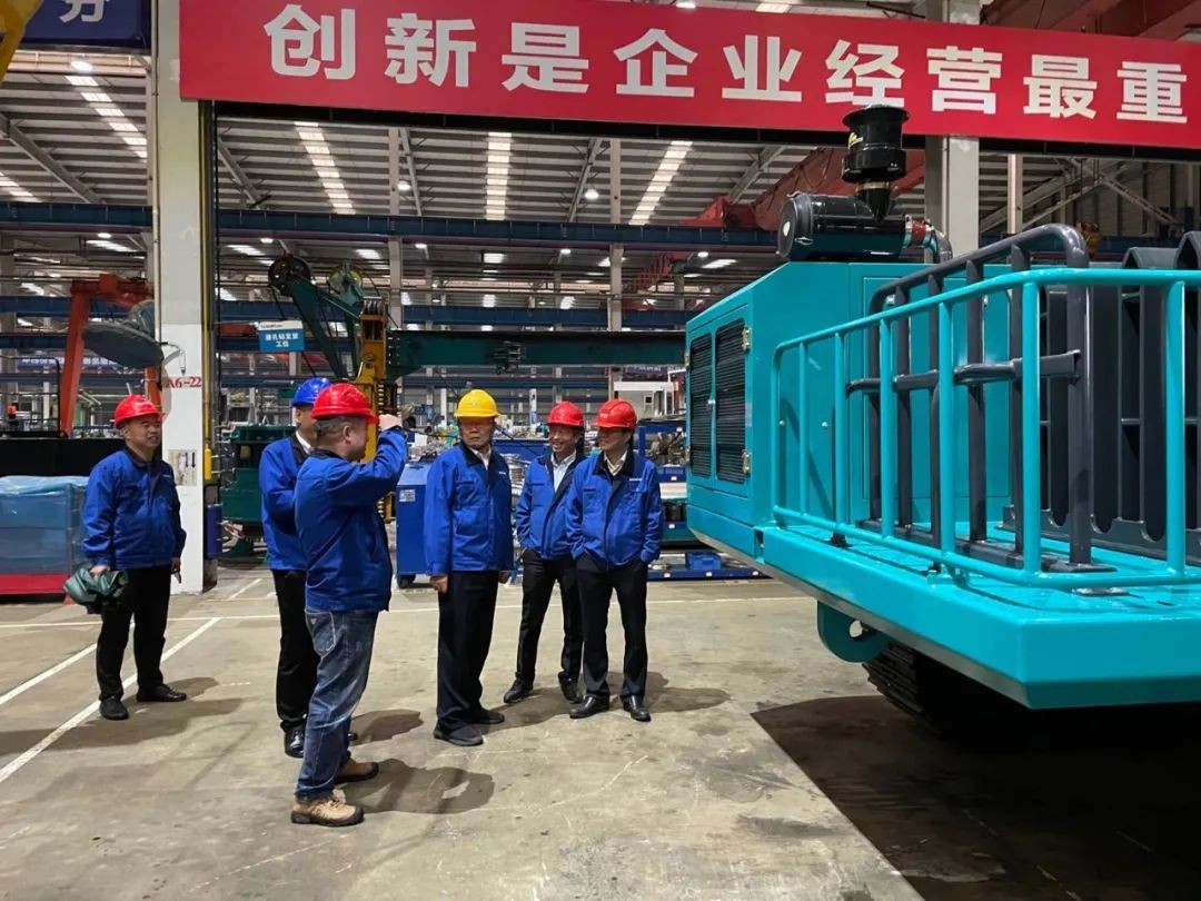 聯(lián)合開發(fā)出成果！山河智能壓裂管道運輸車下線