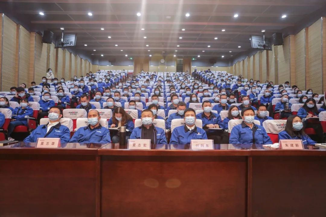 山河智能集中收看十三屆全國(guó)人大四次會(huì)議開(kāi)幕會(huì)