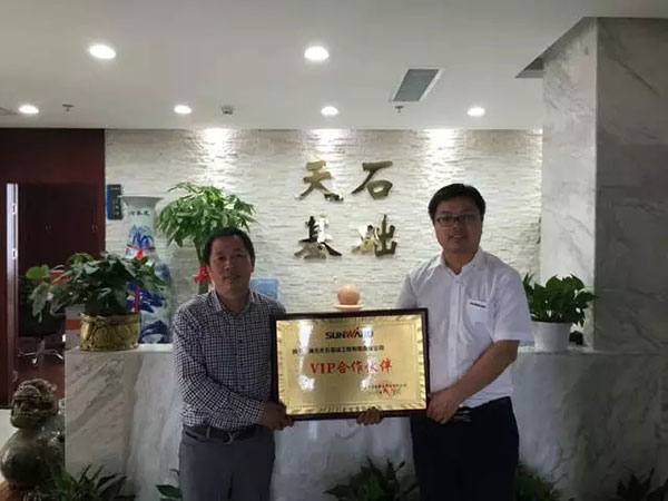 一路相隨，山河智能伴他功成名就