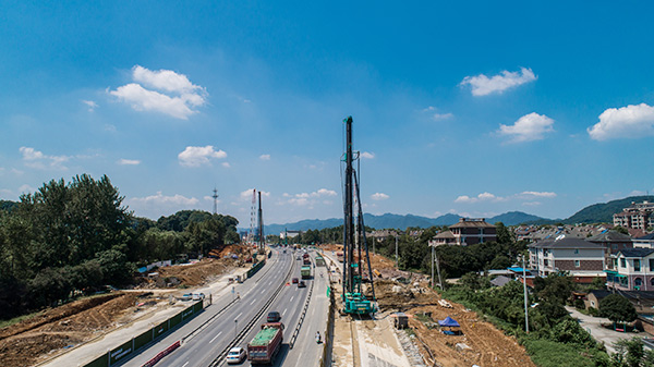 山河智能挖掘機(jī)，一臺(tái)頂幾臺(tái)！