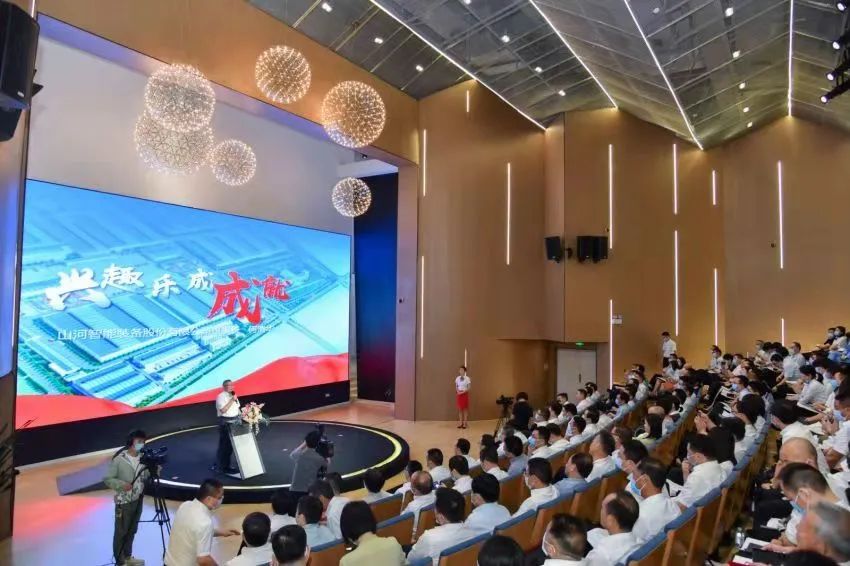 何清華獲“支持黨建工作優(yōu)秀企業(yè)家”榮譽稱號