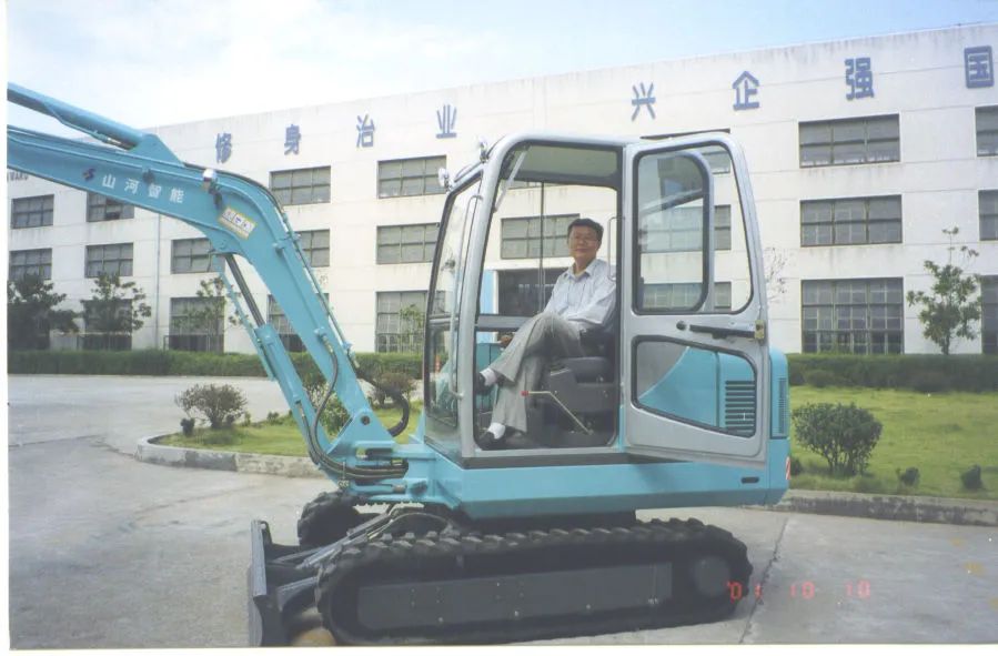 何清華獲“支持黨建工作優(yōu)秀企業(yè)家”榮譽稱號