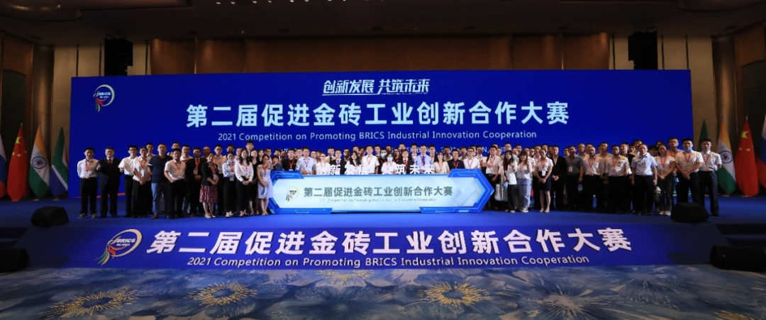 點(diǎn)贊！山河智能液壓混合動(dòng)力挖掘機(jī)項(xiàng)目榮獲這個(gè)優(yōu)秀項(xiàng)目獎(jiǎng)→