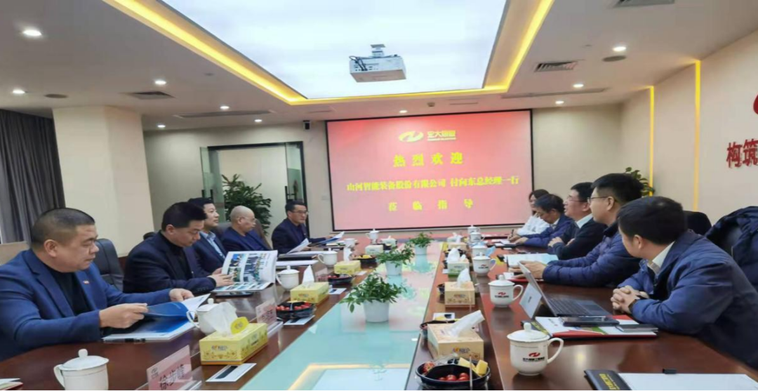 攜手戰(zhàn)邊疆！山河智能潛孔鉆機(jī)助力宏大爆破新疆奇臺(tái)項(xiàng)目建設(shè)