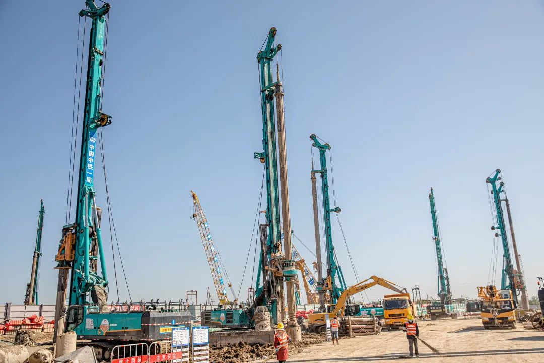 “山河綠”再現(xiàn)大灣區(qū)！山河智能旋挖鉆機(jī)組團(tuán)助建廣州白云機(jī)場項目