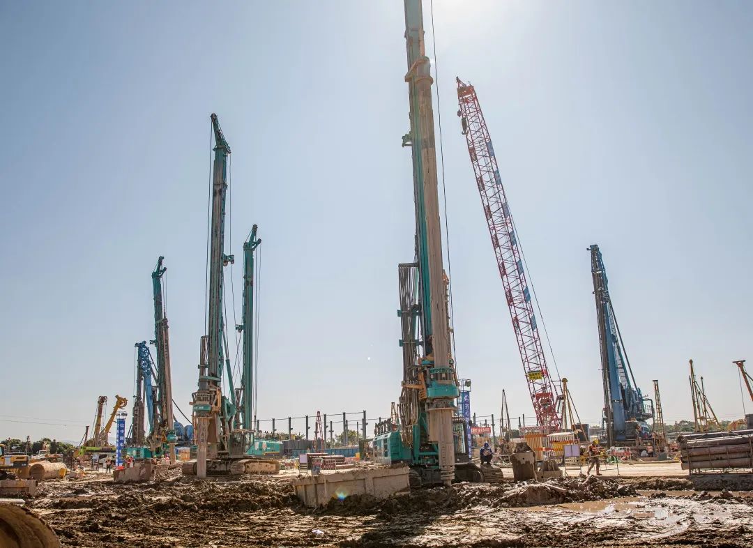 “山河綠”再現(xiàn)大灣區(qū)！山河智能旋挖鉆機(jī)組團(tuán)助建廣州白云機(jī)場項目