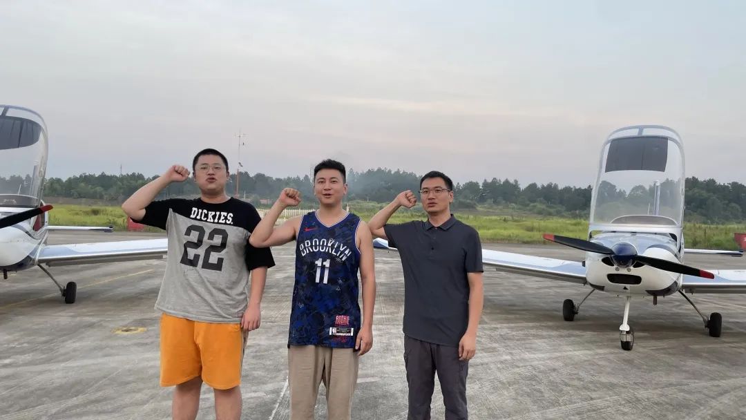 沖上云霄！湖南山河通航學(xué)員成功單飛