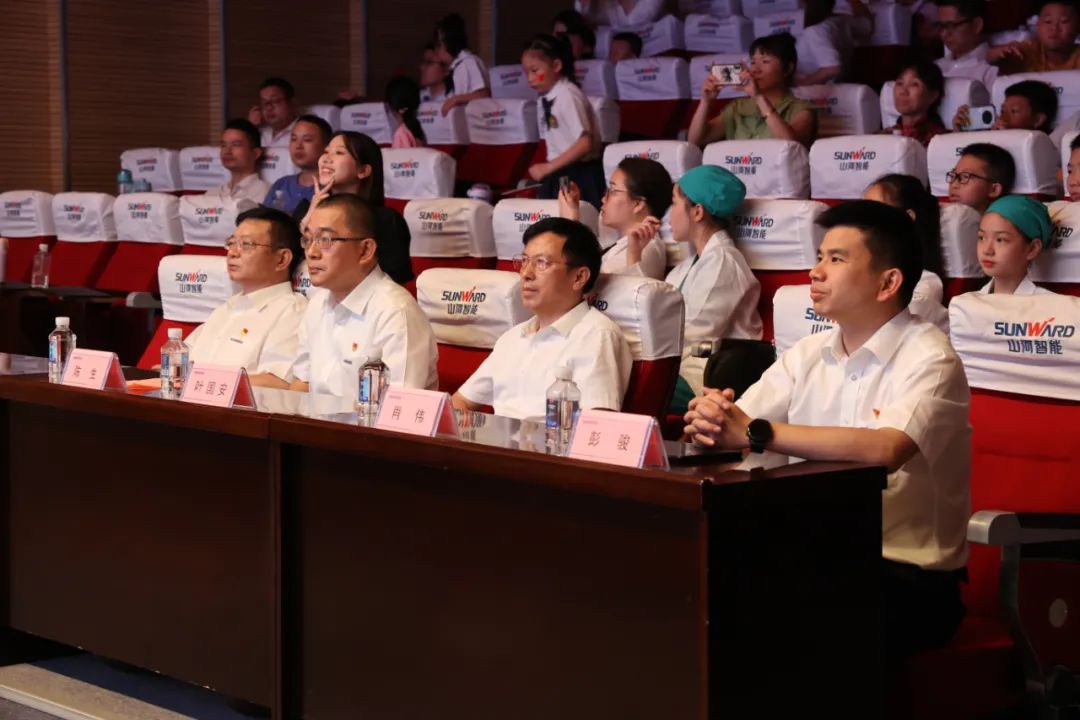 繽紛“暑”假，不負(fù)所“托”！山河智能職工子女暑期托管班結(jié)業(yè)啦