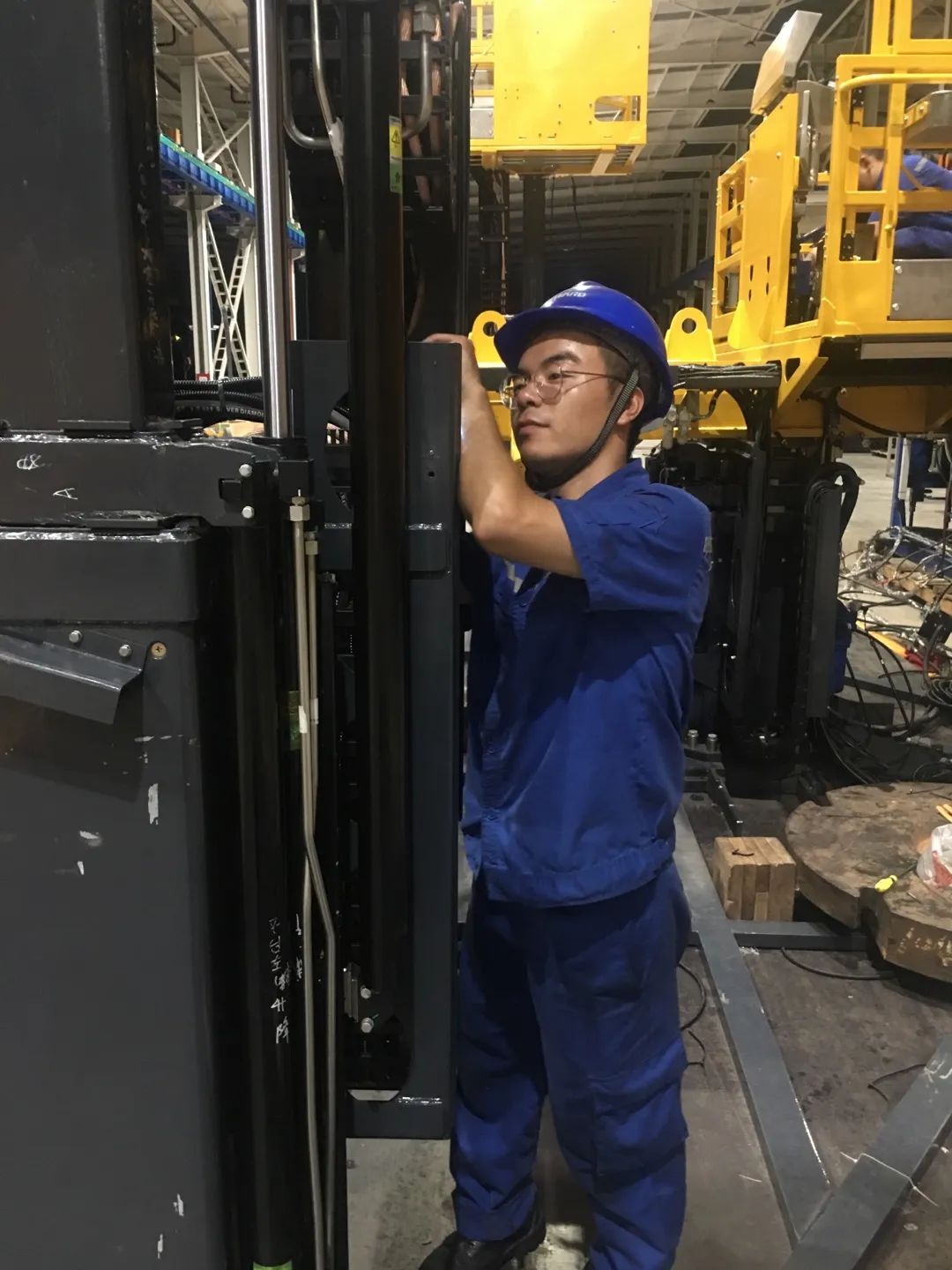 為鐵路運輸保駕護航！山河智能自主研制首套三平臺作業(yè)裝置成功交付