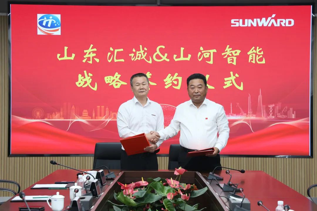 攜手山東匯誠助力我國港口建設(shè)！山河智能港口抓料機(jī)成功批量交付