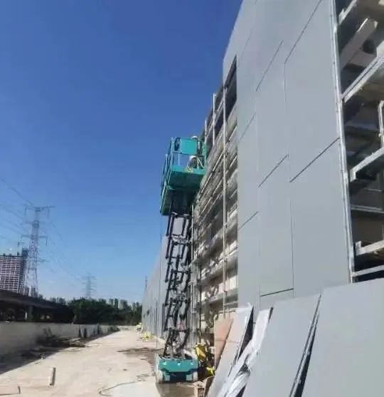眾志成城抗疫情！山河智能高空機械助力惠州方艙醫(yī)院建設(shè)