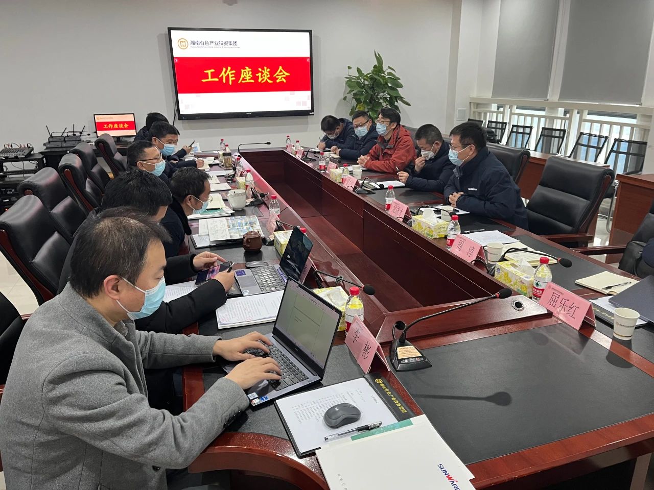 山河智能總經(jīng)理夏志宏帶隊(duì)赴湖南有色產(chǎn)業(yè)投資集團(tuán)拜訪(fǎng)交流