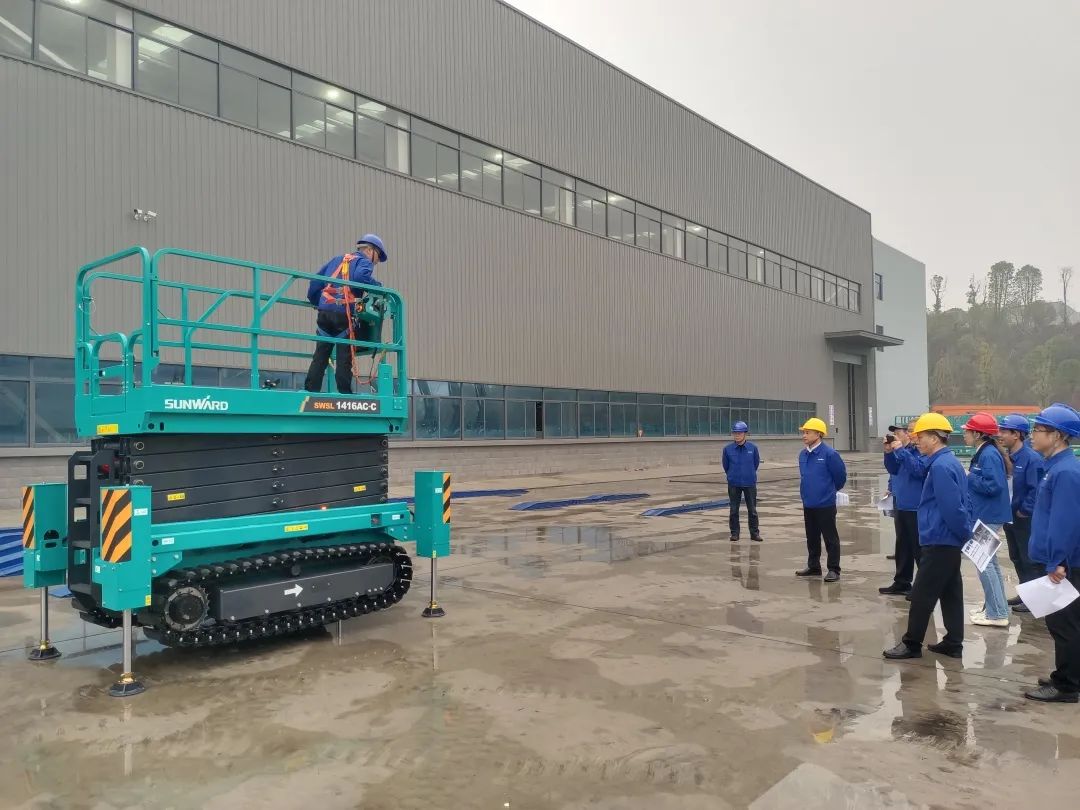 出廠即“出道”！山河智能首款履帶剪叉式高空作業(yè)平臺批量上市