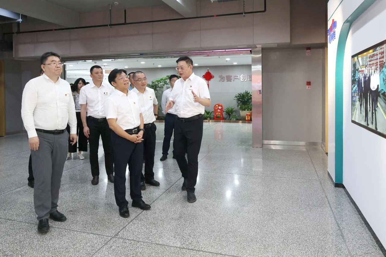 中國進(jìn)出口銀行總行黨委委員、副行長李鈞一行調(diào)研山河智能