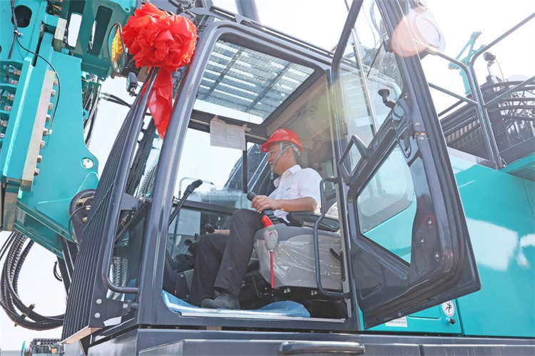 山河智能樁工機(jī)械再添強(qiáng)將！SWDM800H旋挖鉆機(jī)順利下線
