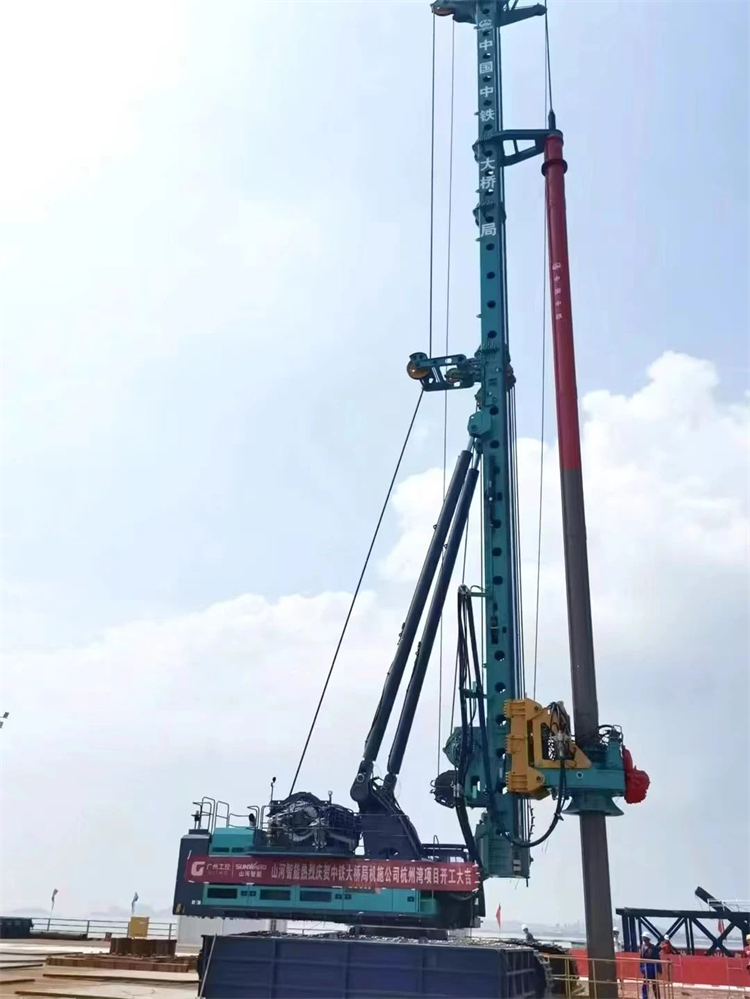 再戰(zhàn)世界級工程！山河智能超級旋挖鉆機(jī)SWDM800H助建杭州灣跨海鐵路橋項(xiàng)目