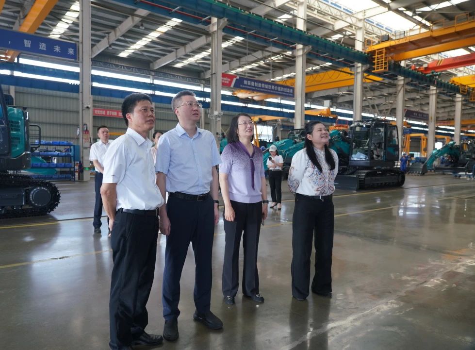長(zhǎng)沙市人民政府副市長(zhǎng)、市工商聯(lián)主席康鎮(zhèn)麟調(diào)研山河智能