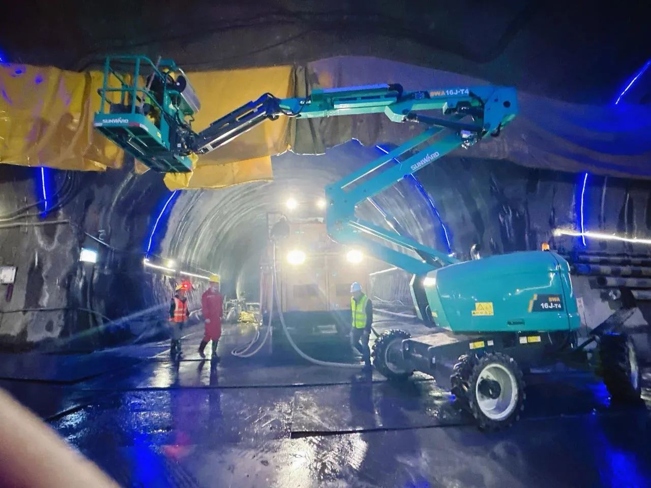 不懼高海拔挑戰(zhàn)！山河智能高空機械實力助建川藏鐵路