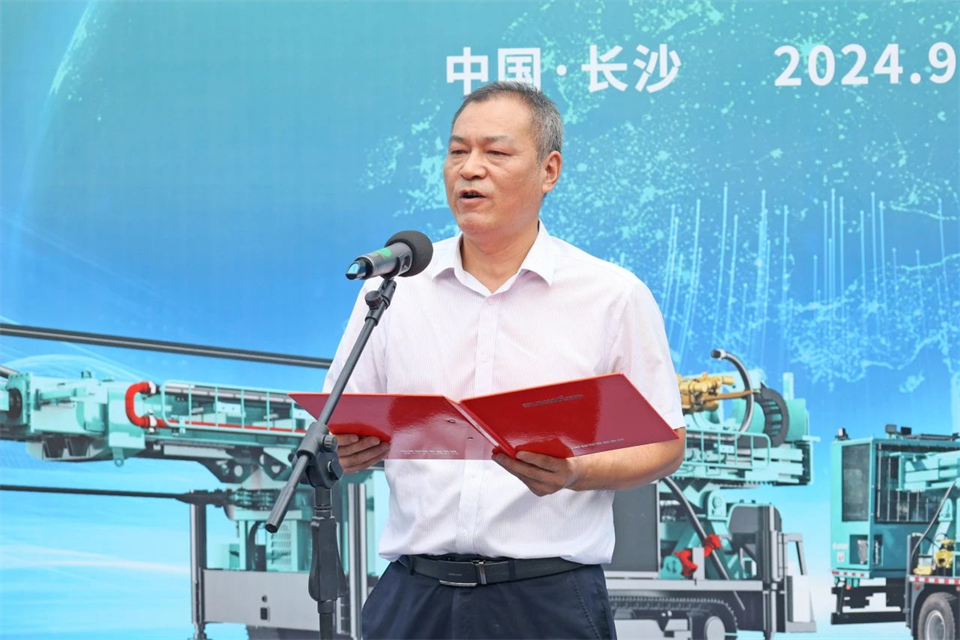 引領(lǐng)綠色科技新篇章！山河智能新能源鉆機(jī)成功交付
