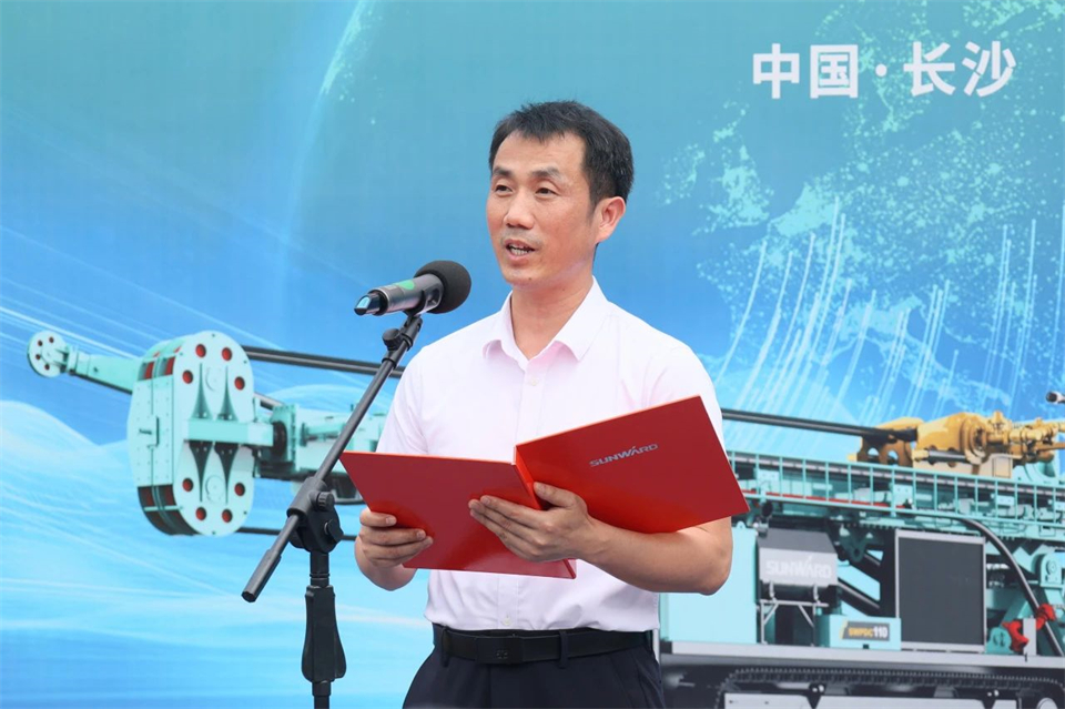 引領(lǐng)綠色科技新篇章！山河智能新能源鉆機(jī)成功交付