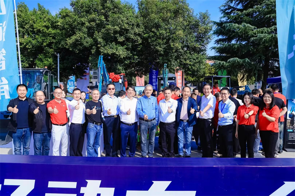 展現(xiàn)“掘”對實力！山河智能亮相2024微挖大會暨小型設(shè)備大會