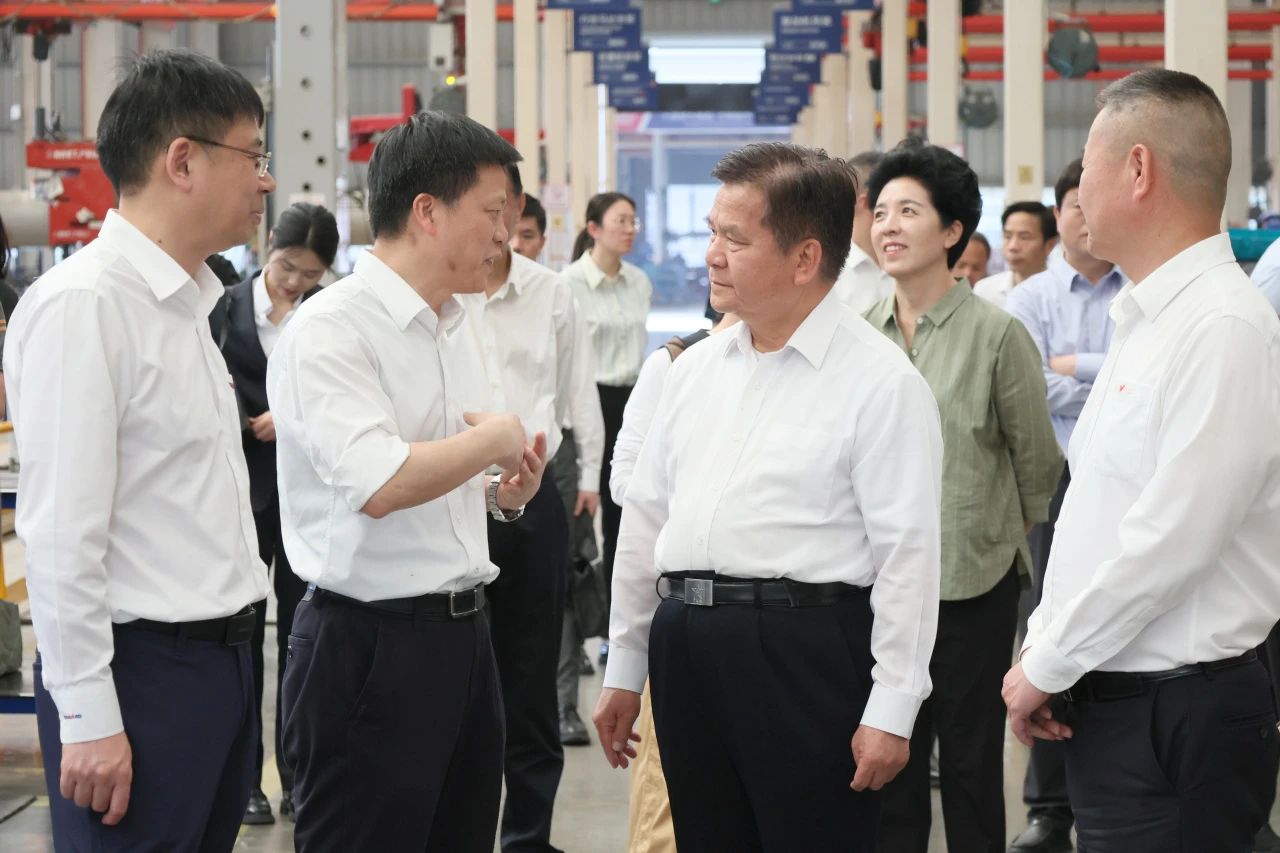 李紀(jì)恒調(diào)研山河智能