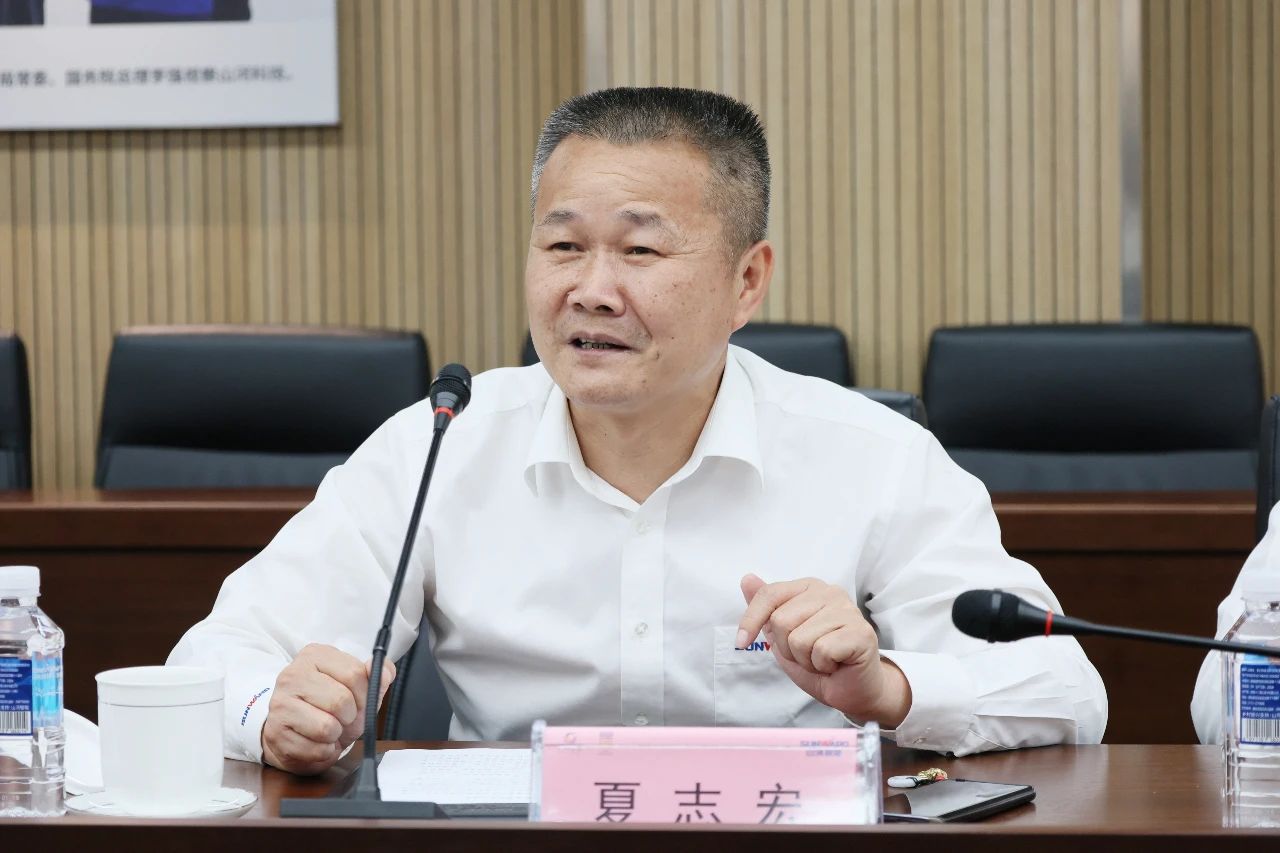 天能控股集團(tuán)黨委書記、董事長(zhǎng)張?zhí)烊温赎?duì)到訪山河智能